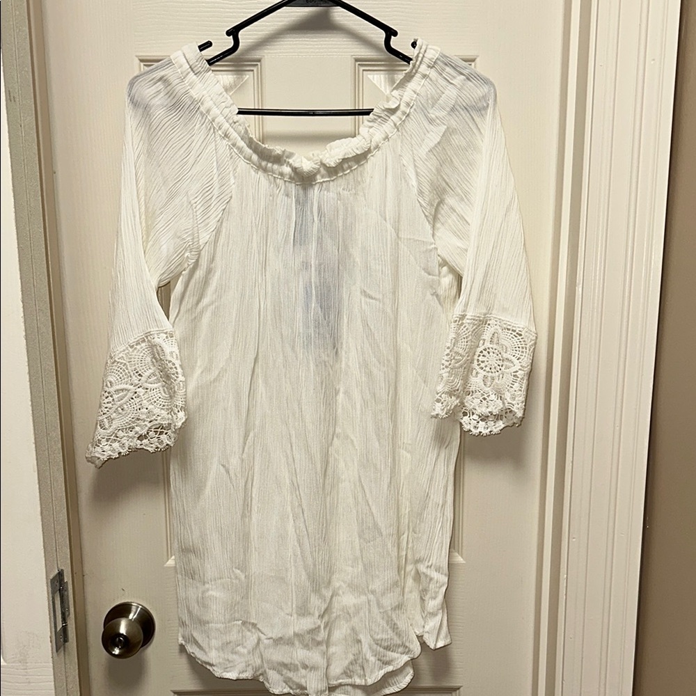 Chelsea & Theodore White Puff Sleeve Blouse